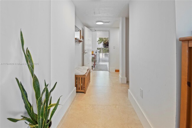 Building Photo - 1800 N Bayshore Dr