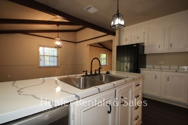 Building Photo - Won't Last!