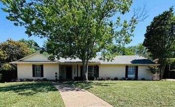 Building Photo - 401 Lake Louise Ct