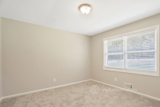 Building Photo - 872 Pinecrest Terrace SW