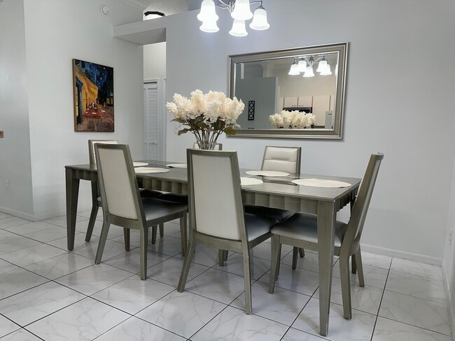 Building Photo - 717 Lake Wellington Dr