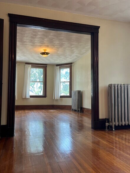 Building Photo - 82 Newburg St