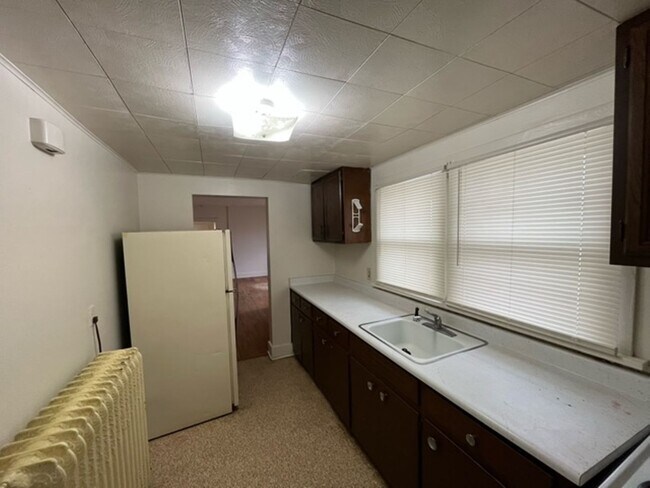 Building Photo - &#39;057