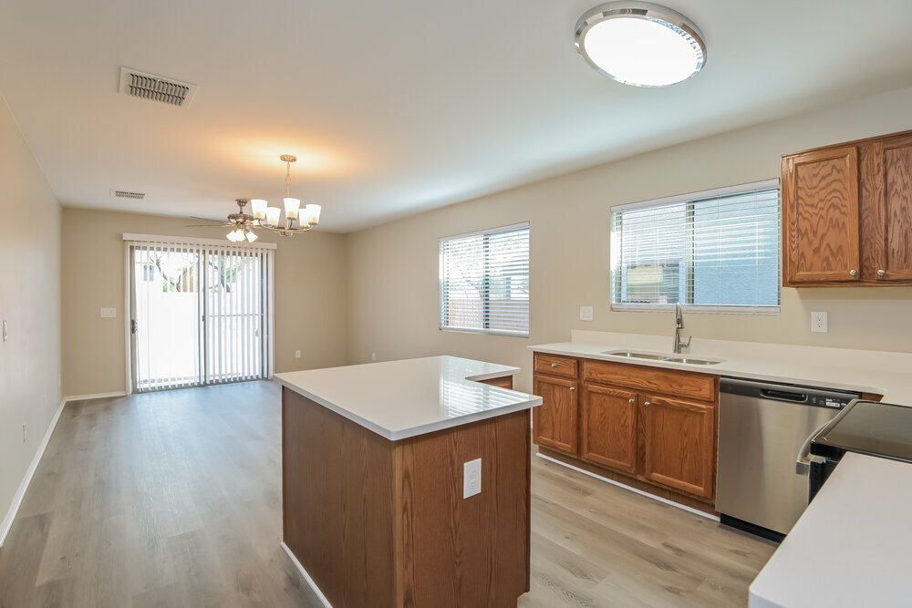 Building Photo - 660 W Cholla Crest Dr