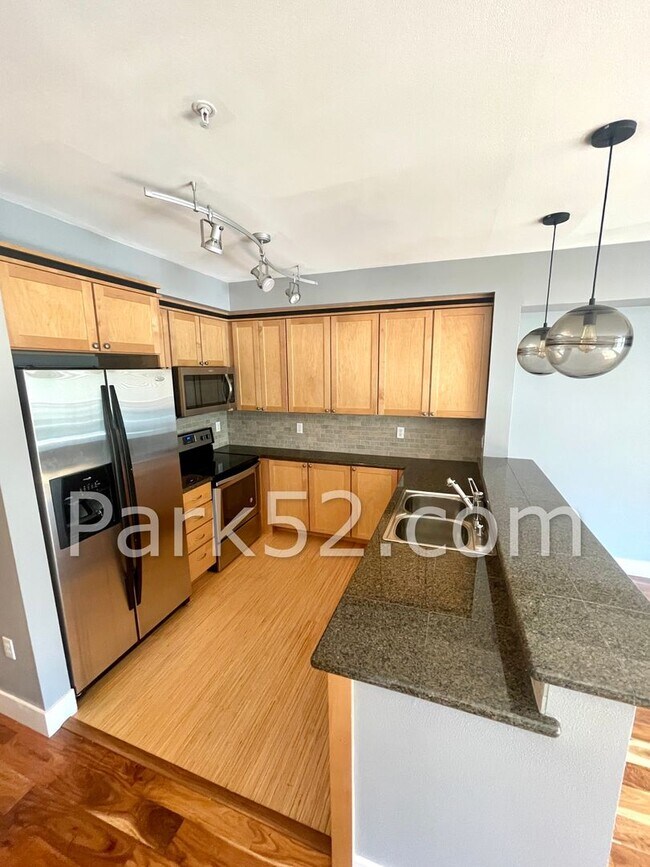 Building Photo - One Bedroom Condo in Downtown Tacoma