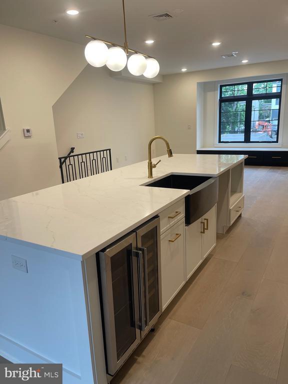 Building Photo - 7519 Ridge Ave