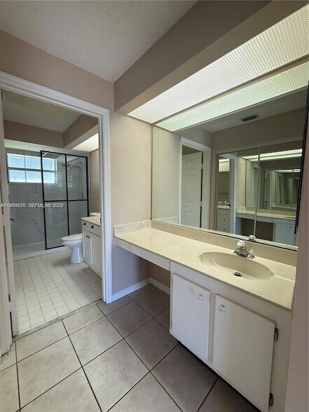 Building Photo - 665 SE 25th Ln