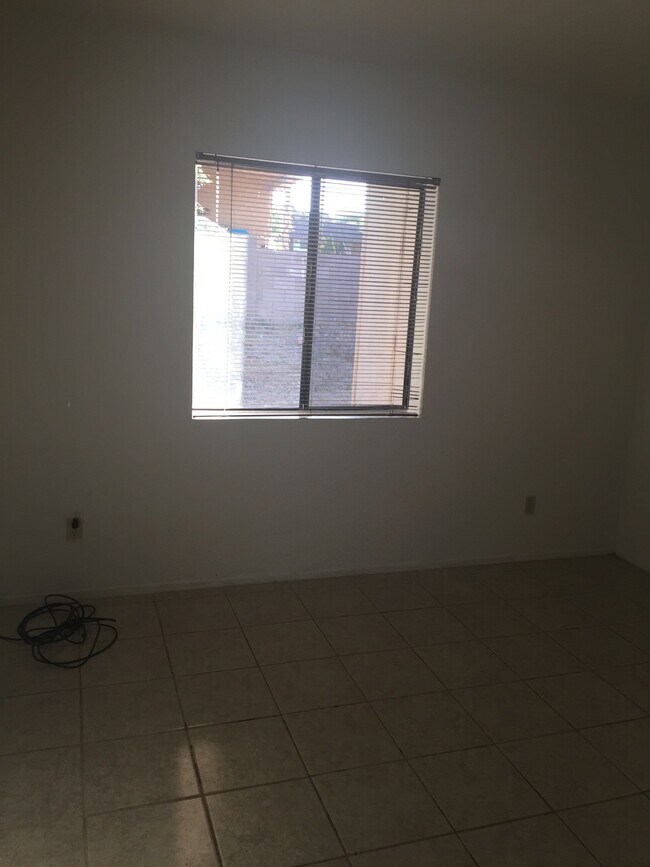 Building Photo - 1238 Urano Ct