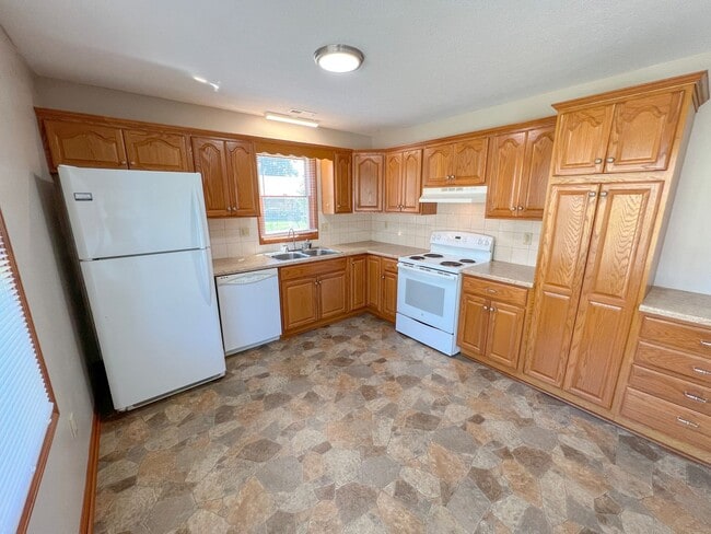 Building Photo - Gorgeous 3BR Ranch Rental Home in Newark - Available Mid August!