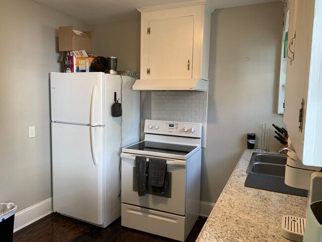 Building Photo - Grid House for rent on 5th Street!