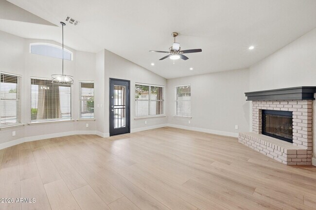 Building Photo - 9941 W Tonopah Dr
