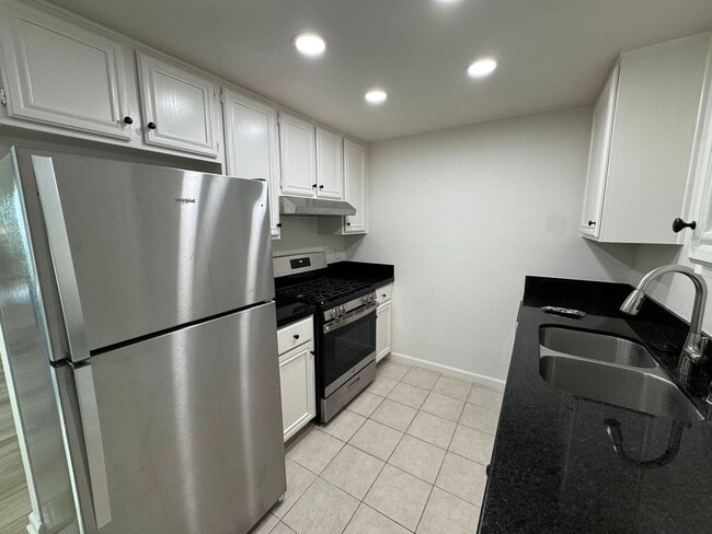 Building Photo - 1343-47 Grove Ave