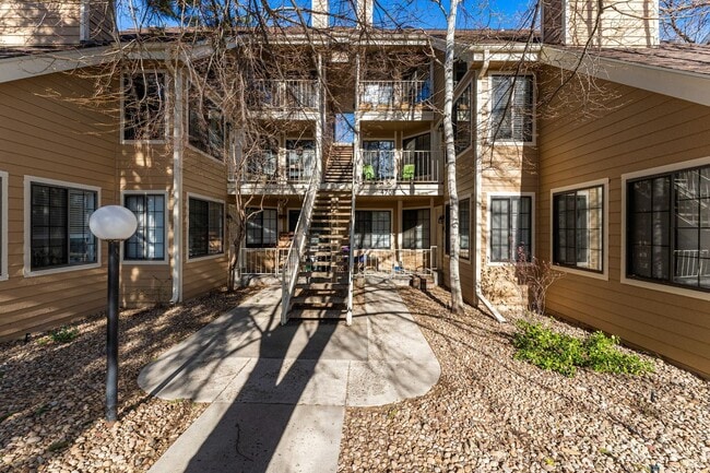 Building Photo - Updated 1 BDR with loft in Gunbarrel