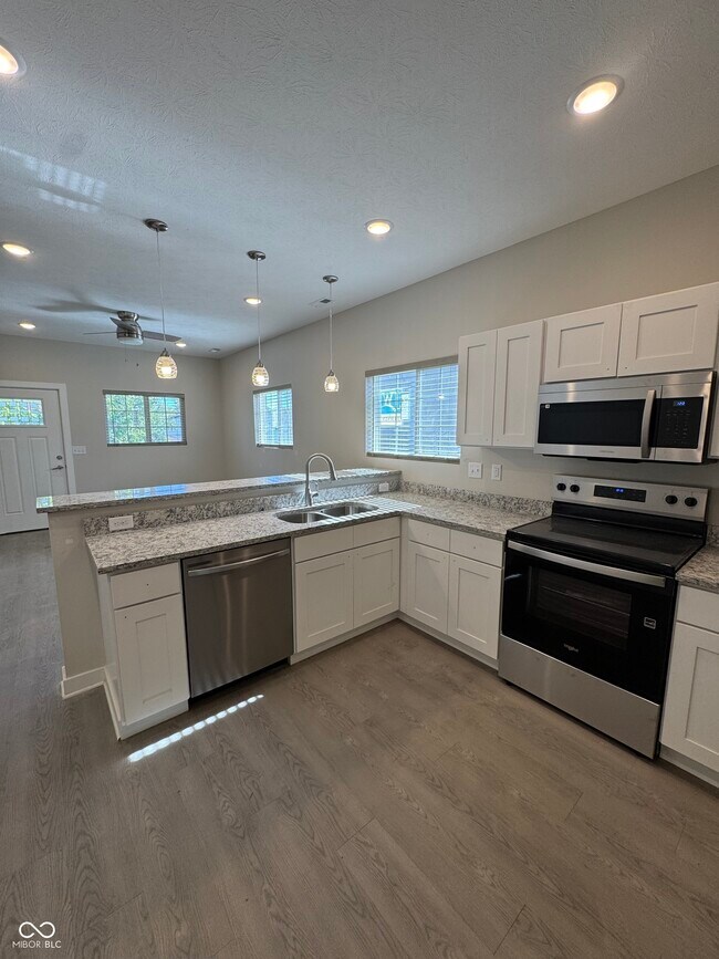 Building Photo - 227 N Hamilton Ave