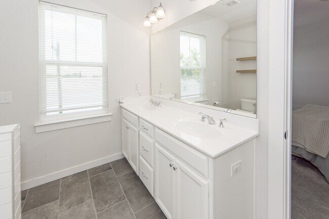 Building Photo - 3 Bedroom 2.5 Bath Single Family Home in Mixson