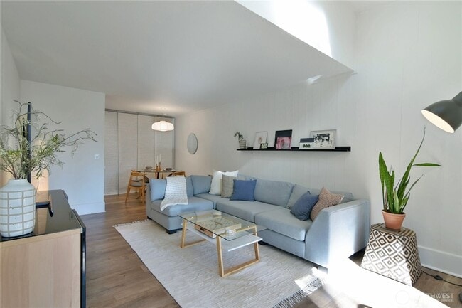 Building Photo - 6236 137th Pl NE