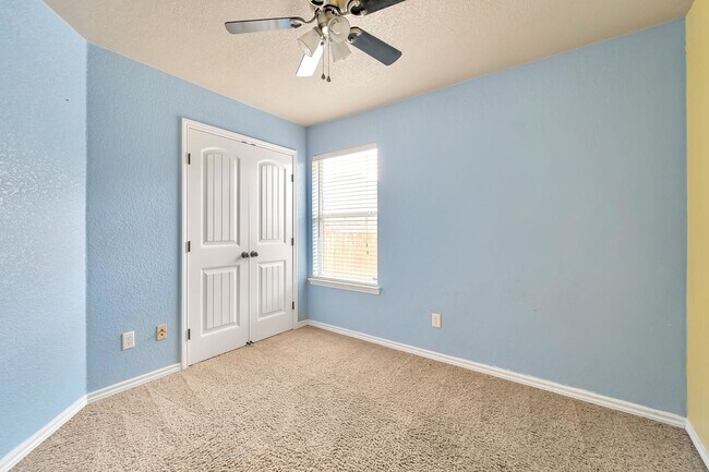 Building Photo - 2103 Coy Dr
