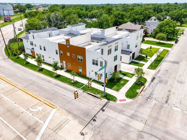 Building Photo - 2505 Benbrook Blvd