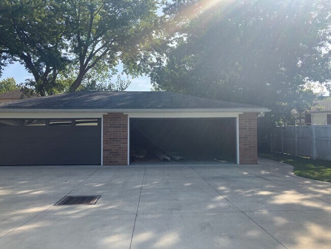 Building Photo - 2406 Triplett Blvd