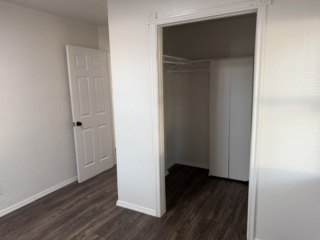Building Photo - 1124 S Holly Ln