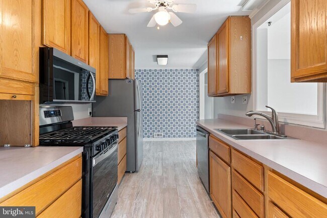 Building Photo - 4023 Poplar St