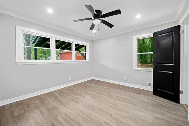 Building Photo - 1905 Fort Valley Dr SW