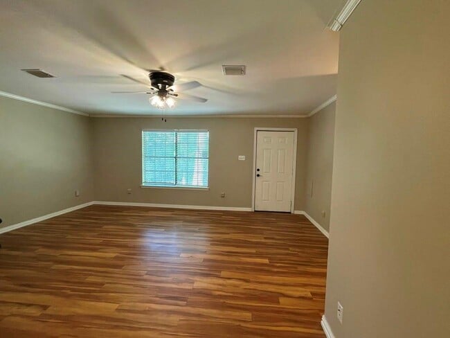 Building Photo - 6211 Chesterfield Ave