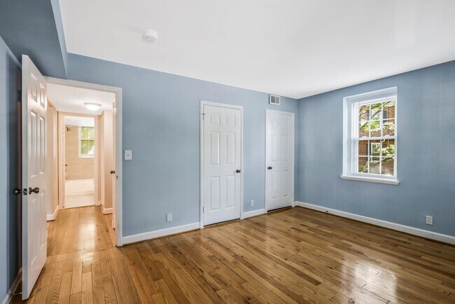 Building Photo - Fairlington 2 BR Condo for Rent!