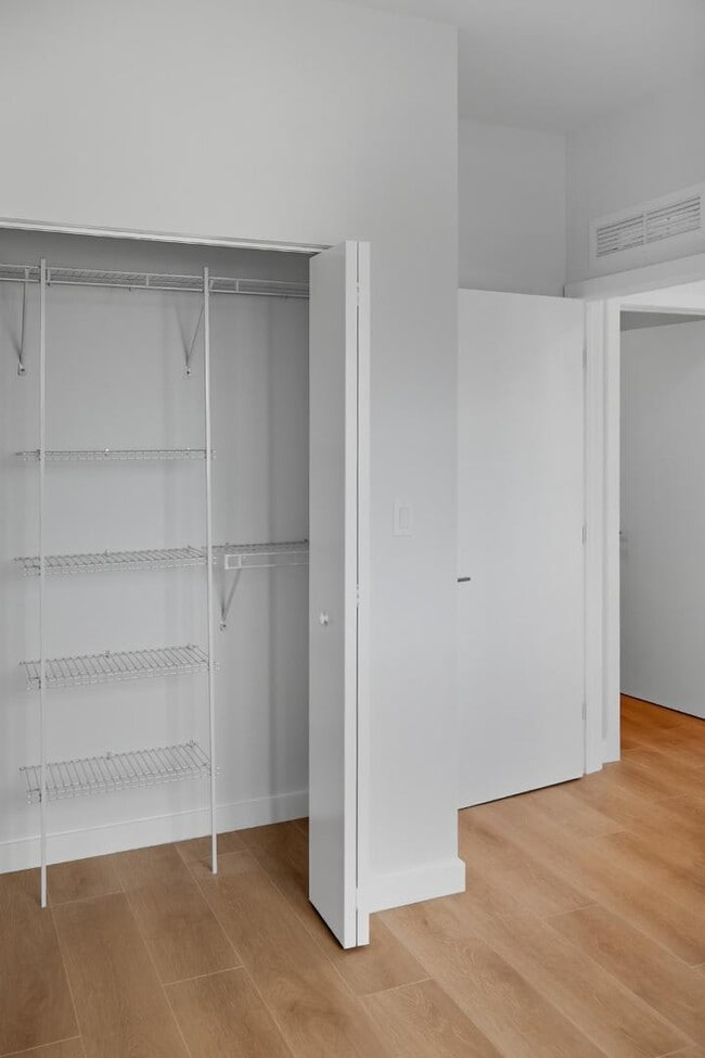 Building Photo - 1376 SW 4th St