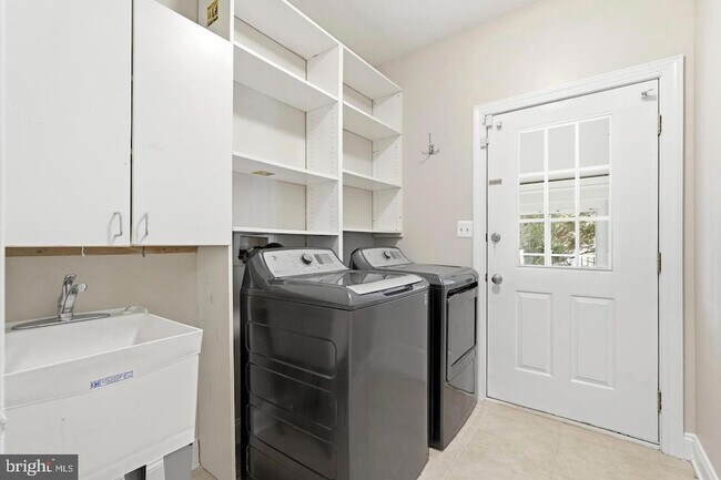 Building Photo - 19925 Interlachen Cir