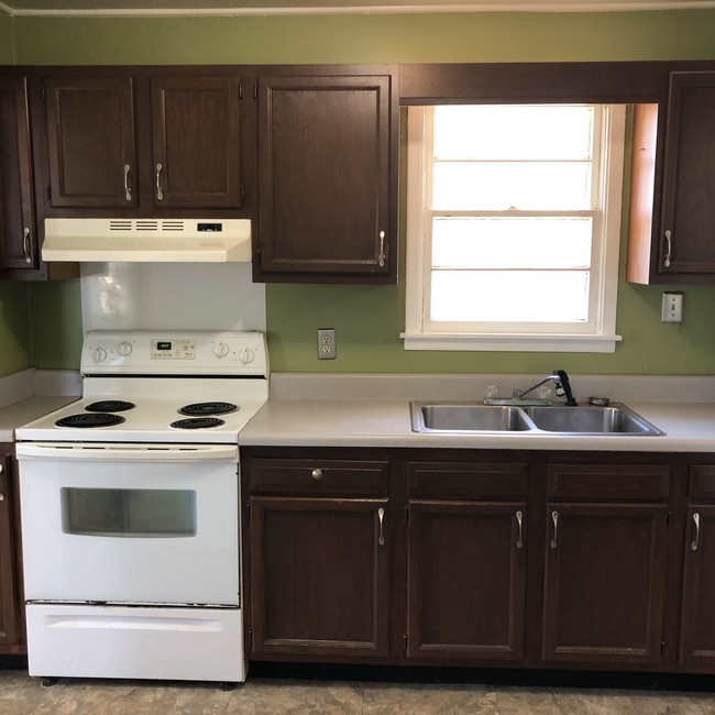 Building Photo - 503 Henderson Dr