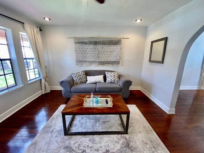 Building Photo - 2718 Cleburne St