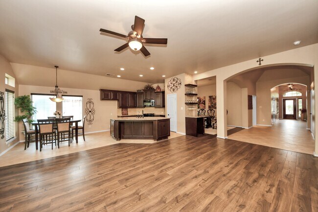 Building Photo - 4614 S Creekmont Dr
