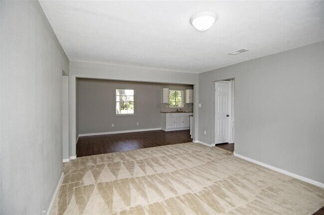 Building Photo - 7 Talisman Ct