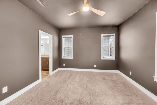 Building Photo - Cottage Park Home