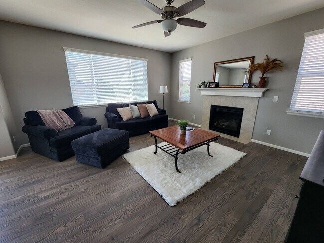 Building Photo - Stunning 4/3/3 Home in Banning Lewis Ranch!!!