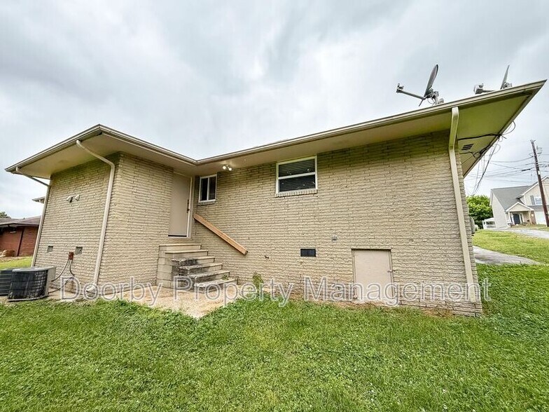 Building Photo - 7490 Austin Dr