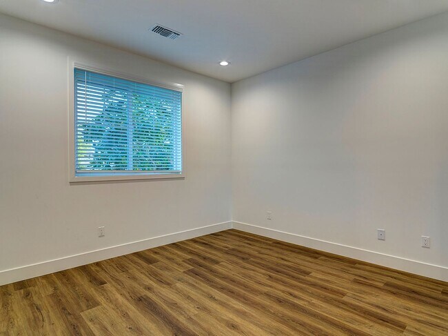 Building Photo - Fantastic 2 story Farm Home 4 bedrooms – 2...