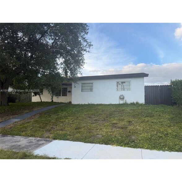 Building Photo - 10371 SW 201st Ter