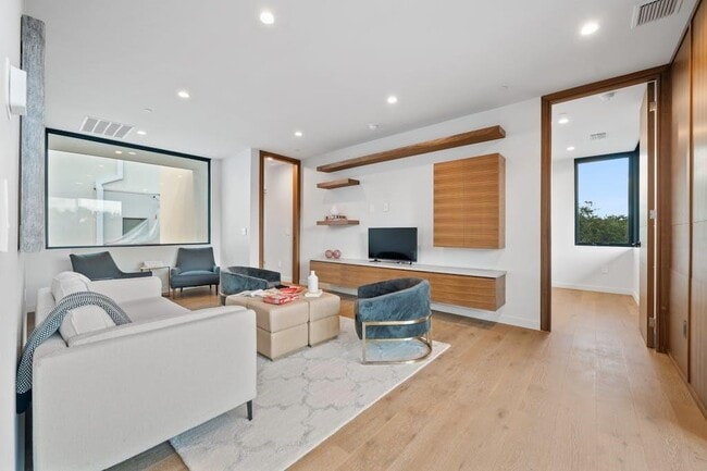 Building Photo - 3500 Cactus Wren Way
