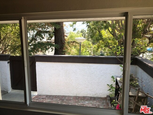 Building Photo - 1588 Palisades Dr