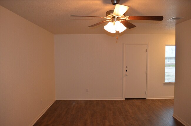 Building Photo - 211 Coby Dr