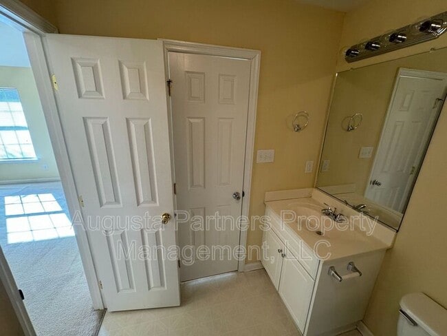 Building Photo - 442 Flowing Creek Dr