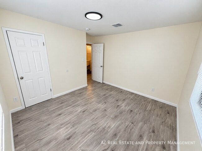 Building Photo - 6518 N 61st Dr