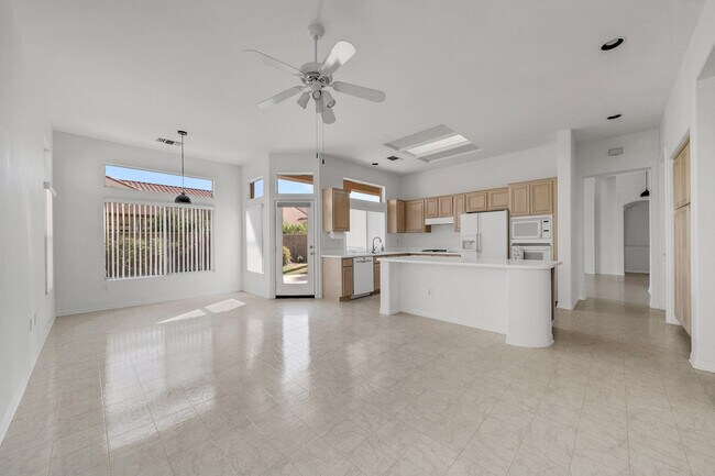 Building Photo - 78549 Links Dr