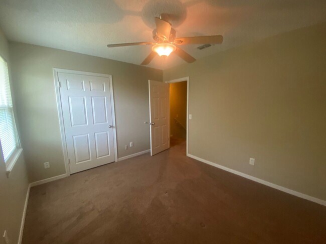 Building Photo - Beautiful 2 Story Home, Centrally Located in a Quiet Neighborhood! *1/2 OFF 1st Month's Rent!*