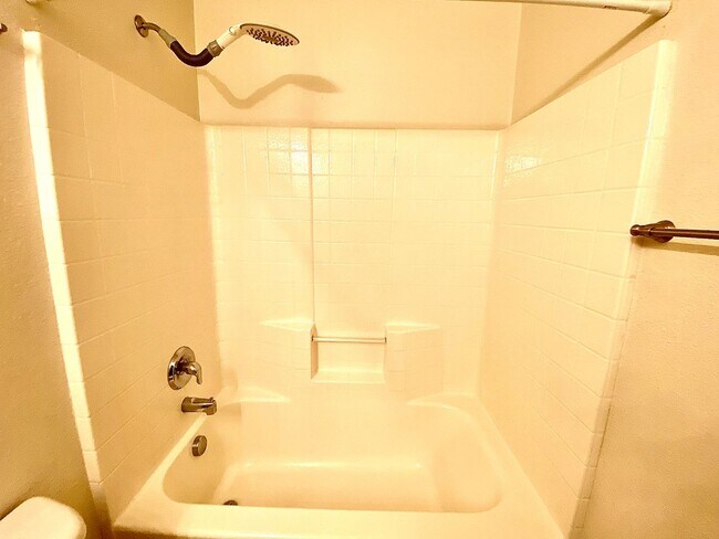 Building Photo - 3 bedroom 2 bath Walking Distance to Sage Valley Middle School