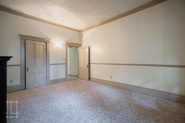 Building Photo - 836 Neil Ave