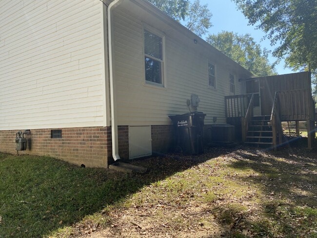 Building Photo - Spacious 2-Bed, 2-Bath Home in Simpsonvill...