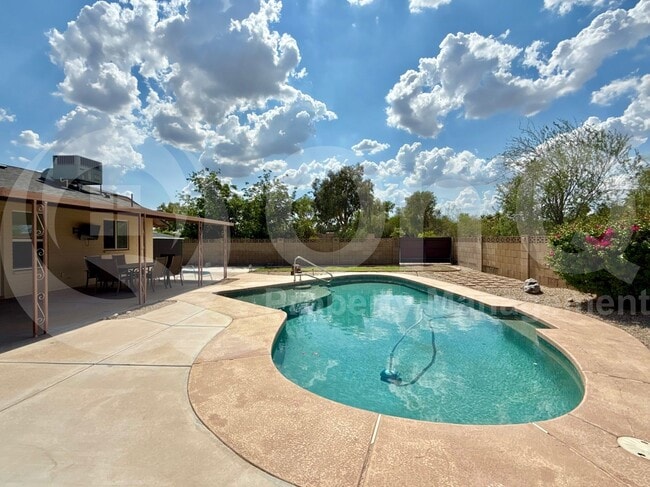Building Photo - 10312 E Cactus Rd